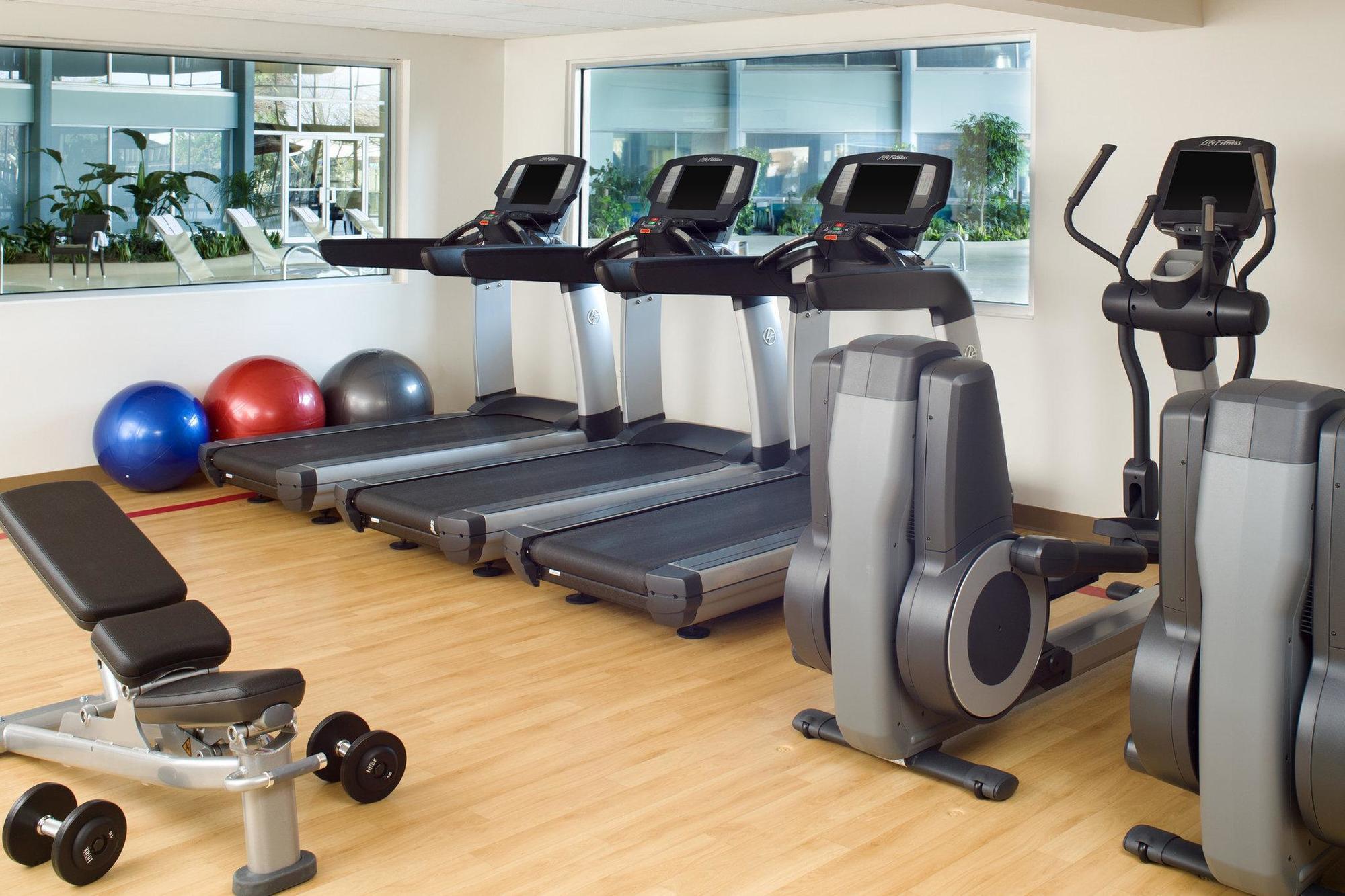 Sheraton Cleveland Airport Hotel Ngoại thất bức ảnh