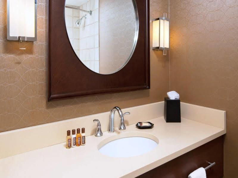 Sheraton Cleveland Airport Hotel Ngoại thất bức ảnh