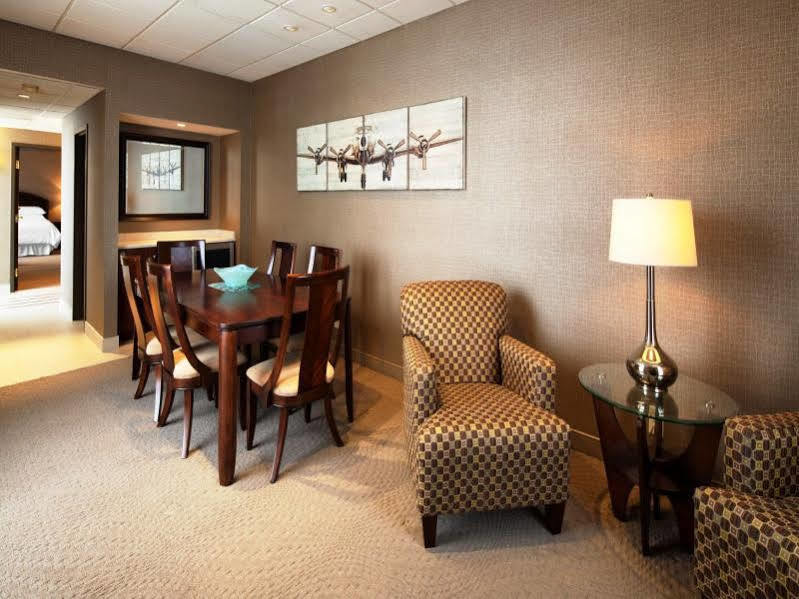 Sheraton Cleveland Airport Hotel Ngoại thất bức ảnh