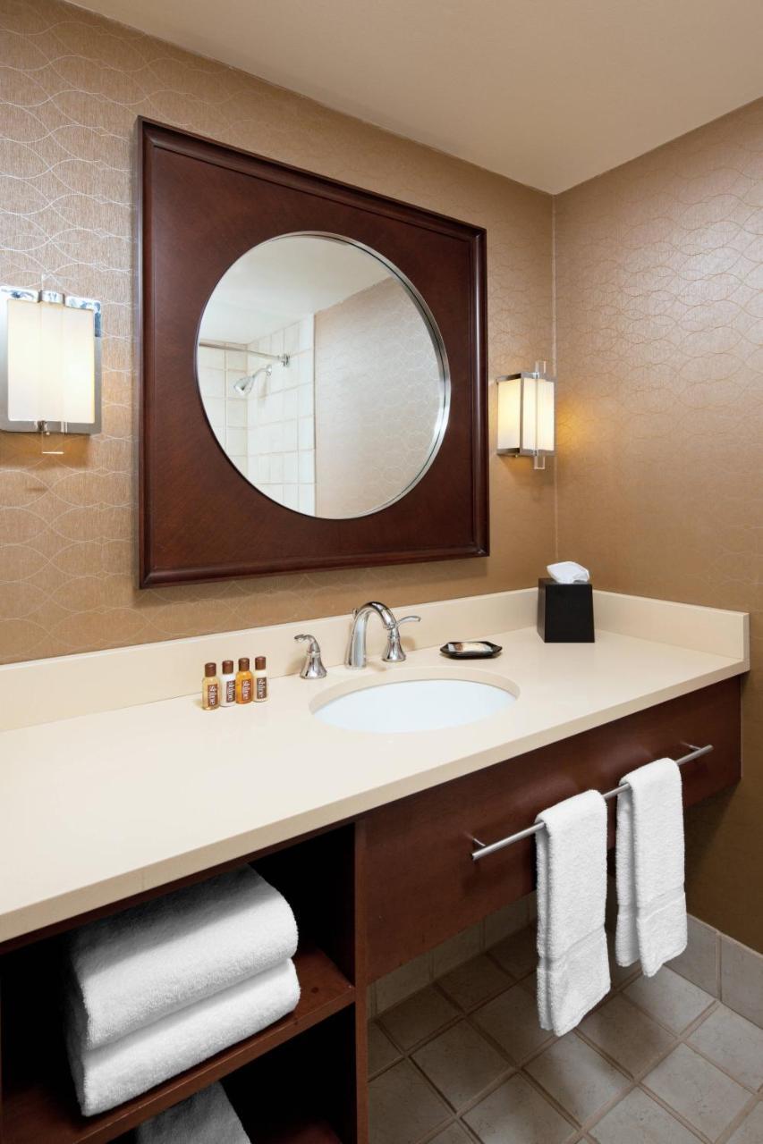 Sheraton Cleveland Airport Hotel Ngoại thất bức ảnh